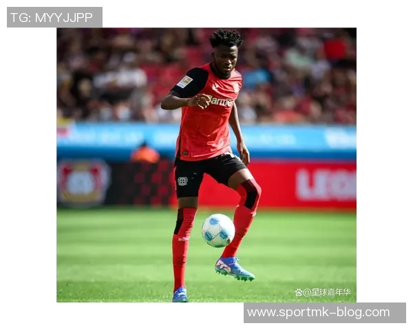 拜仁慕尼黑25-26赛季全家福展现新援风采与德超杯沙拉盘荣耀